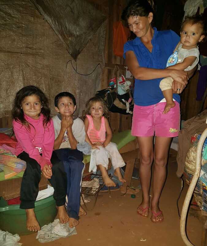 Miguela y sus hijos con muchas necesidades
