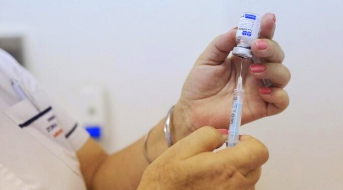Piden que Salud Publica agilice y ordene el sistema de vacunacion contra Covid 19 D