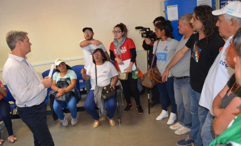Contra el hambre y el ajuste: la Coordinadora Provincial se movilizó en todo Misiones 4 Reunion con el delegado de Anses Marcelo Julien1