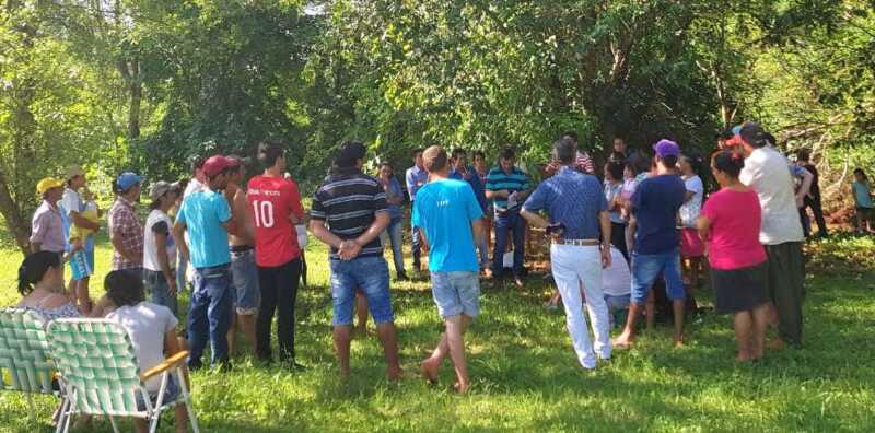 Reunion del PAyS con personas que tramitan sus documentos en Andresito