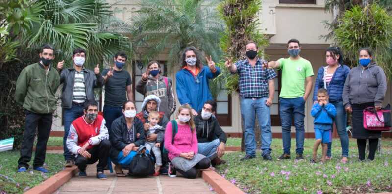 Se firmo en Casa de Gobierno el acuerdo de posesion de tierras para familias de Colonia Pepiri3