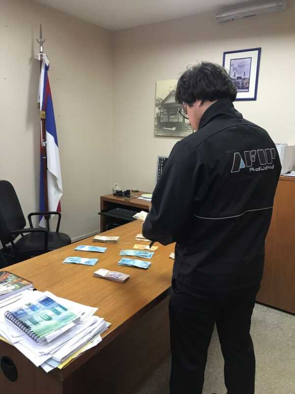 Se secuestraron 52.400 reales y 7000 pesos