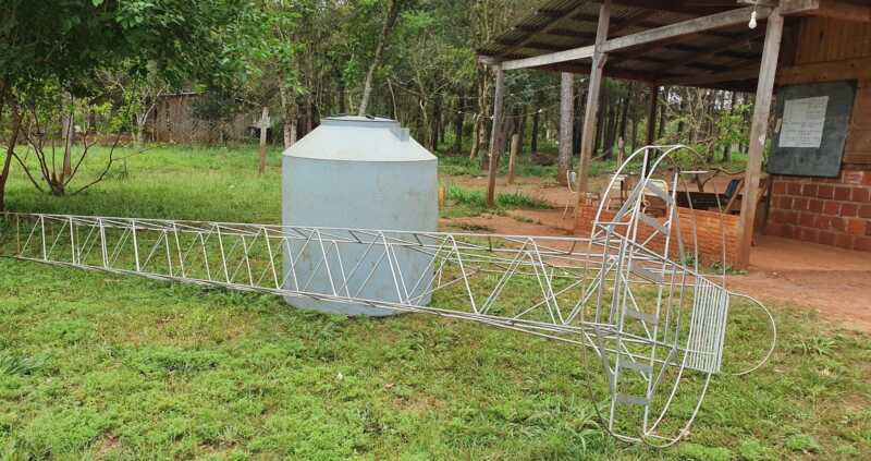 Delicia: reclaman urgente culminación de obras para proveer agua a familias mbya de Ysyry 1 Tanques y torre para el agua en la Comunidad Ysyry que estan abanddonados