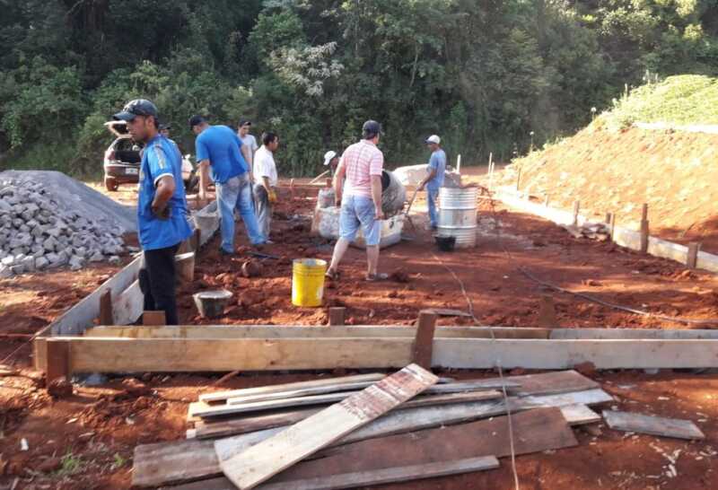 Tareferos de Dos de Mayo construyen un merendero