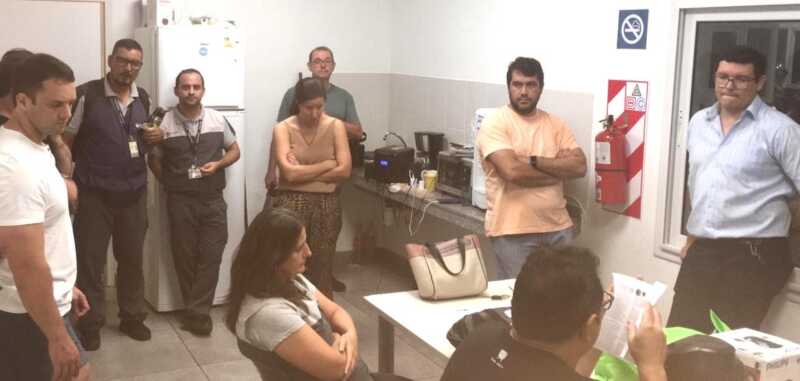 Trabajadoras de Migraciones en el Puente Internacional estan en asamblea permanente1