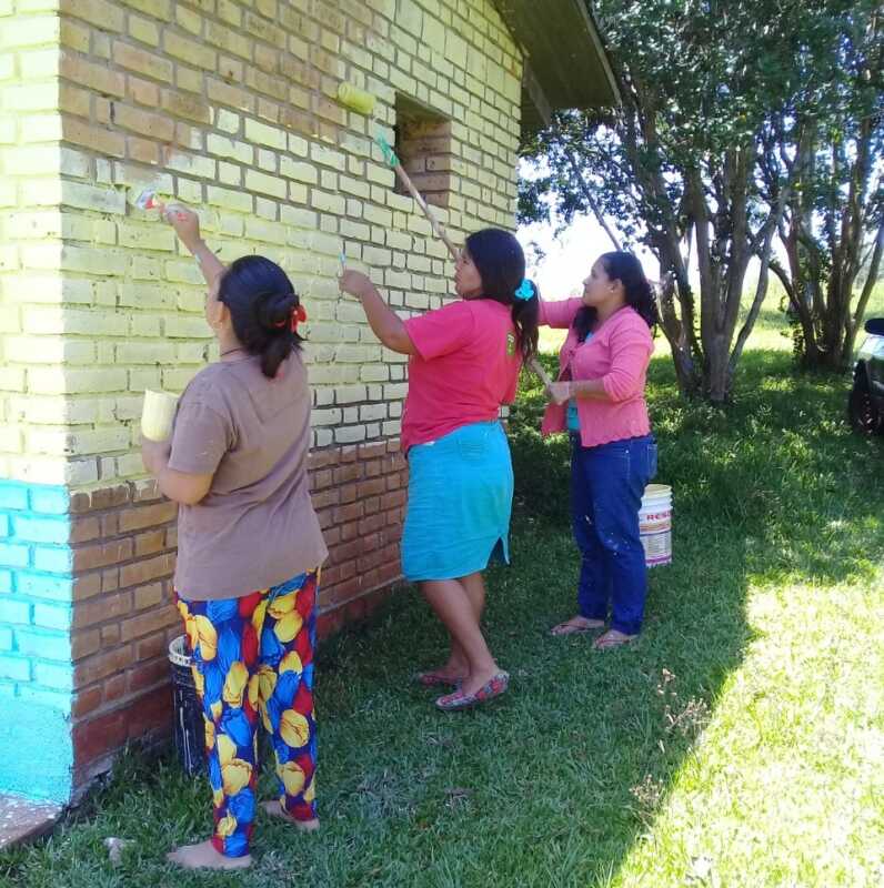 Más de 2000 trabajadores/as de la economía popular refaccionan escuelas en la provincia 3 Trabajadoras de la economia popular arreglan escuelas en la provincia3