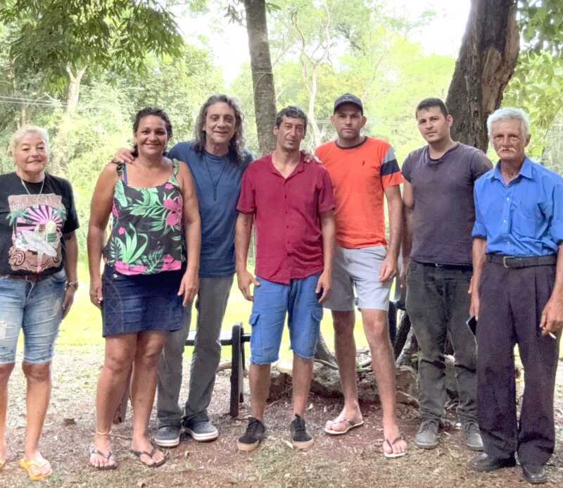 Santa Ana: reclamos al Municipio por agua, luz y caminos, dramas constantes en familias del barrio El Cruce 1 Un grupo de vecinos se reunion con el dirigente Martin Sereno en Santa Ana