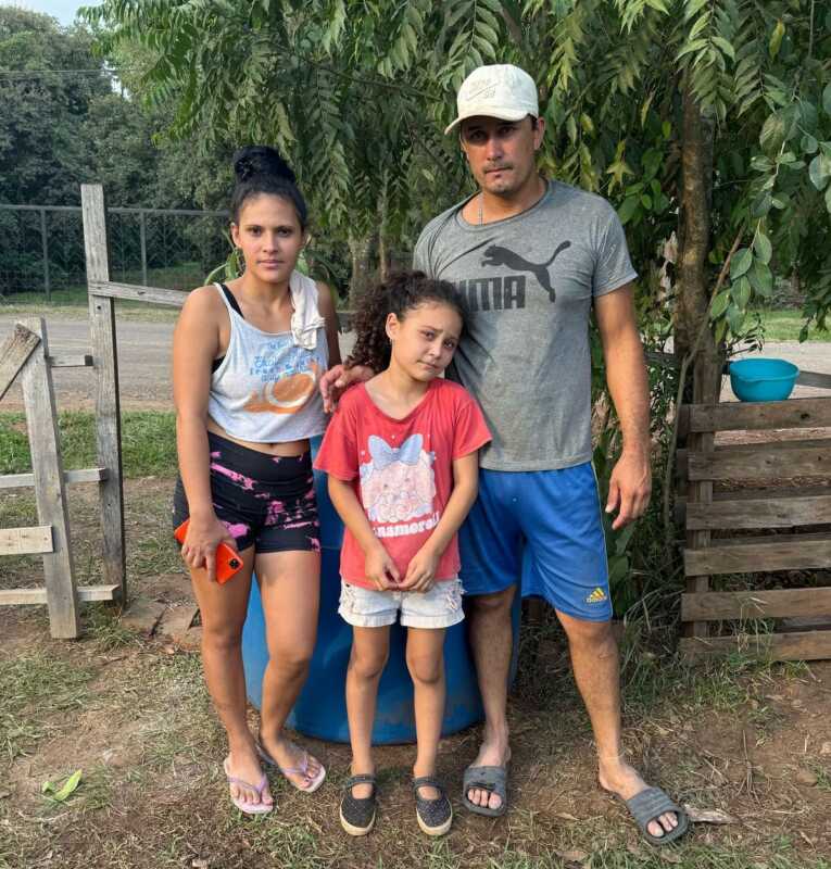 Una de las tantas familias que espera que la Municipalidad resuelva el problema del agua