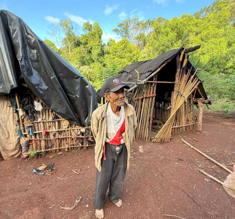Santa María: familias guaraníes de Pindo Jú se sienten abandonadas y reclaman sus derechos esenciales 2 Uno de los abuelos de la comunidad guarani que sufre la falta de viviendas en condiciones