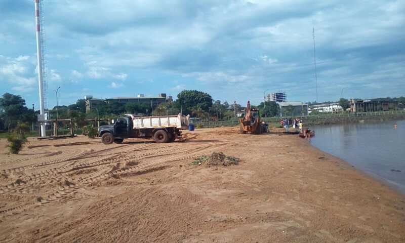 Realizaron operativos de limpieza en las playas El Brete y Miguel Lanús 1 WhatsApp Image 2018 01 25 at 10.49.11