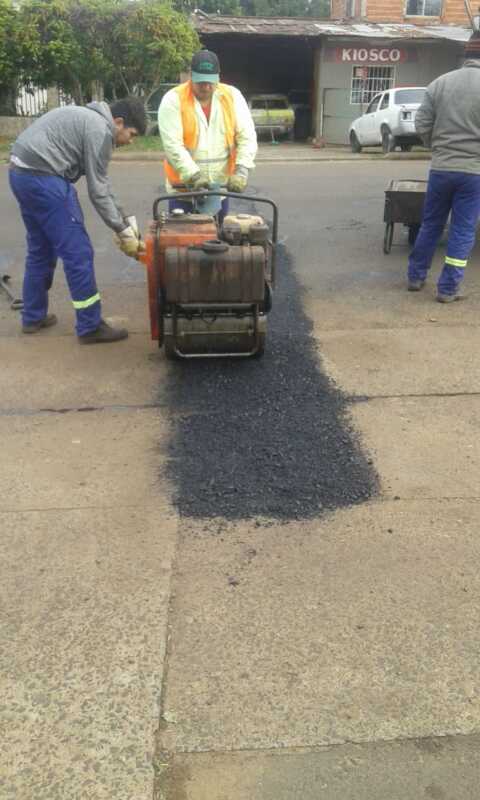 Posadas: realizaron tareas de bacheo sobre la avenida Santa Catalina 2 WhatsApp Image 2018 07 11 at 09.20.48