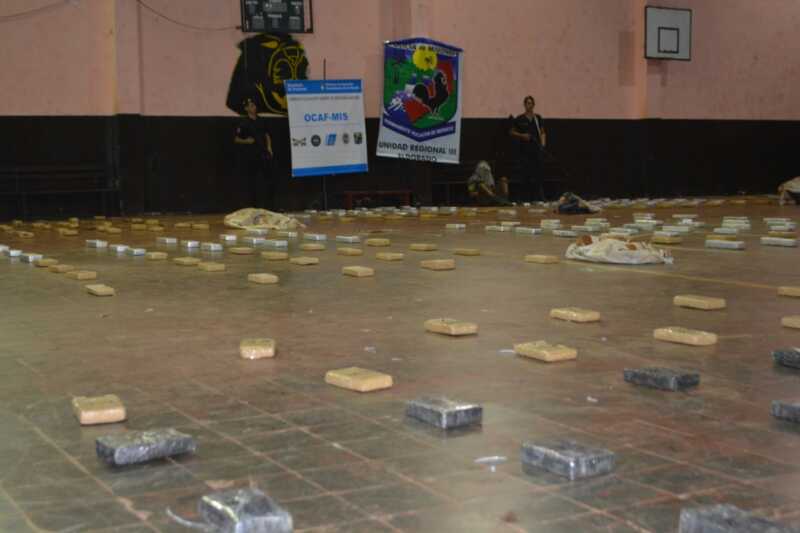 Incautaron más de 600 panes de marihuana acopiados en pleno monte de Mado y hay un detenido 1 WhatsApp Image 2018 11 13 at 21.33.54