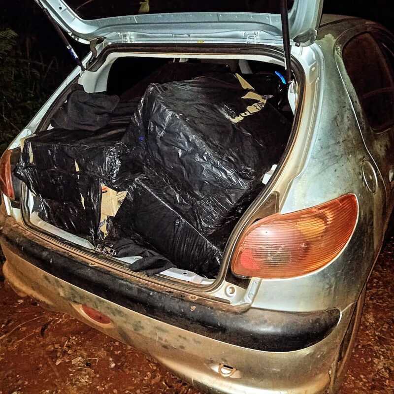 Contrabandista abandonó a su pareja con un auto cargado con 5 mil atados de cigarrillos 1 WhatsApp Image 2024 01 05 at 12.09.38