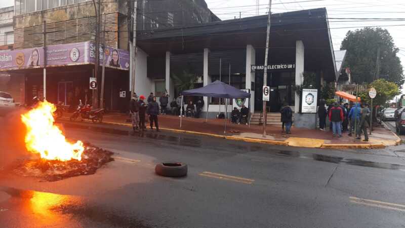 Policías tomaron el comando radioeléctrico de Posadas por reclamos salariales: serían acusados por el delito de sedición 1 WhatsApp Image 2024 05 17 at 08.07.15