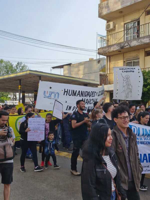 Marcha universitaria: multitudinaria movilización en Posadas 3 WhatsApp Image 2024 10 02 at 19.01.59 1