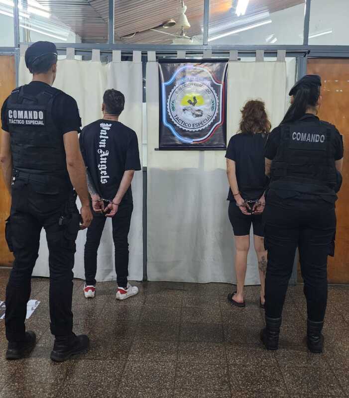 Dos estafadores detenidos por realizar compras con dinero falso en Posadas 1 WhatsApp Image 2024 11 26 at 20.54.44 1