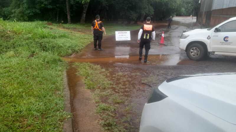 Policías asisten a afectados de toda la provincia por el temporal 2 WhatsApp Image 2024 12 07 at 13.17.19