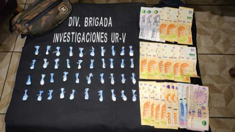 Iguazú: demoraron a dos adolescentes con 40 envoltorios de cocaína 1 WhatsApp Image 2024 12 17 at 08.51.41