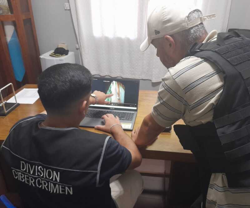 Operativo en Apóstoles para capturar a ladrón que asaltó a empleada de estación de servicio 3 WhatsApp Image 2025 02 24 at 12.43.55