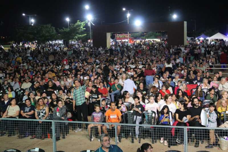 El Indio Rojas, La Delio Valdez y Los Núñez hicieron vibrar la costanera posadeña 3 WhatsApp Image 2025 04 12 at 11.01.20 1