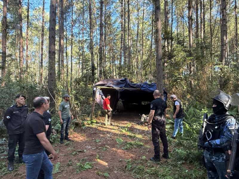 Arrestos y toneladas de droga secuestradas por la Policía en un campamento narco en Montecarlo 2 WhatsApp Image 2025 05 03 at 18.35.22