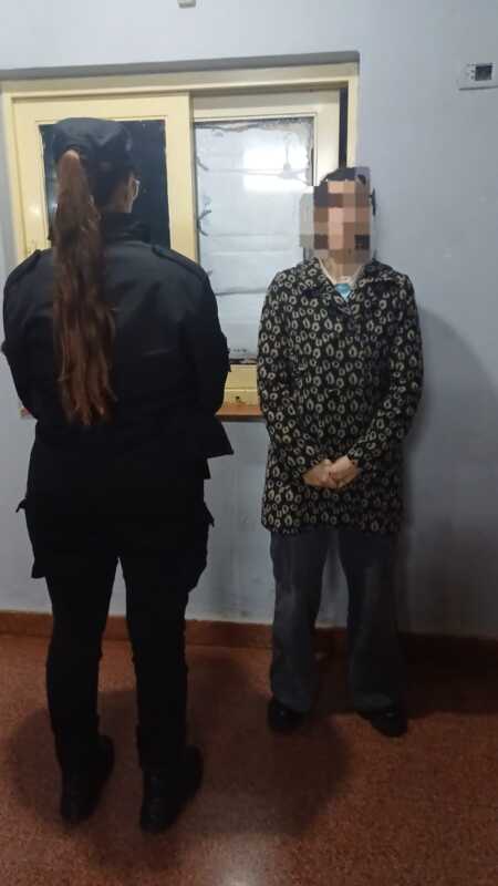 Posadas: detienen a una pareja por maltrato a su hija de 13 años y amenazas a una docente 2 WhatsApp Image 2025 05 24 at 17.35.32