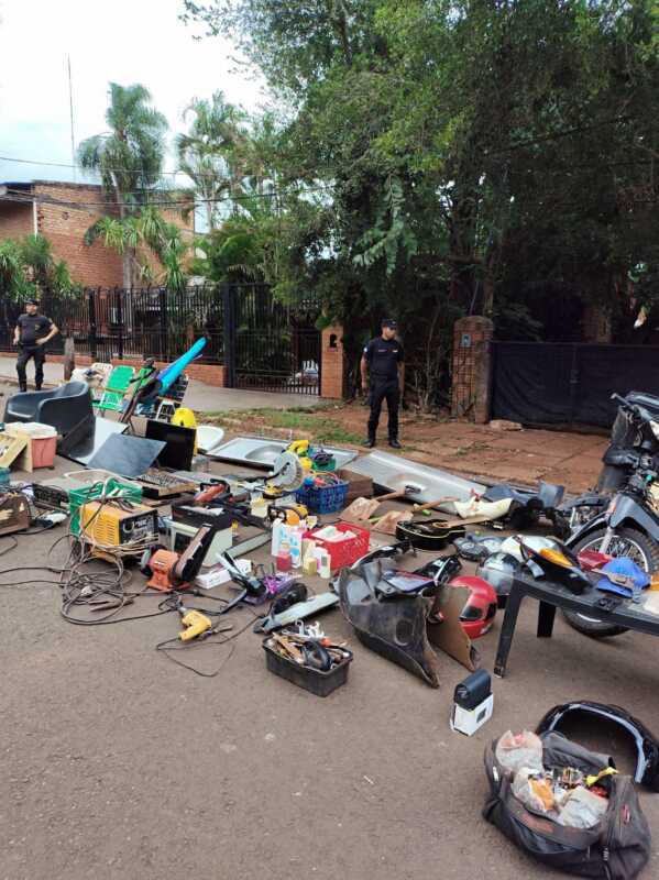 Capturaron a dos integrantes de una banda de roba motos en Iguazú: tenían un taller clandestino cerca de una escuela 1 WhatsApp Image 2025 05 27 at 20.19.29