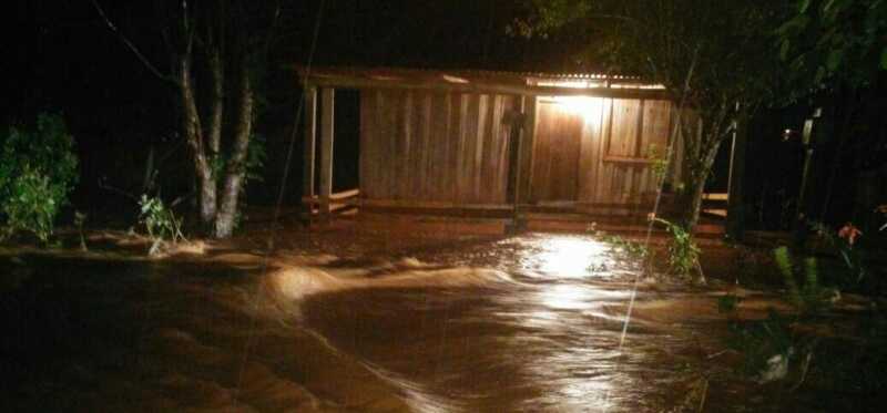 casas anegadas en Campo Ramon