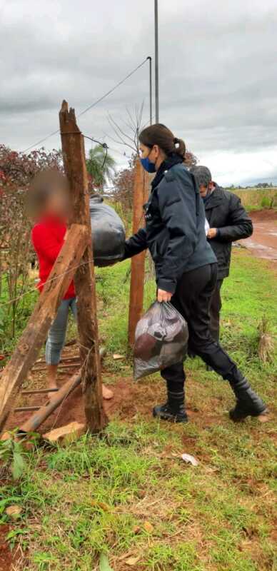 Entregaron donaciones a varias familias afectadas por el temporal en Oberá 4 e1777684 1ccd 4cfd 9396 b04bbf839aea
