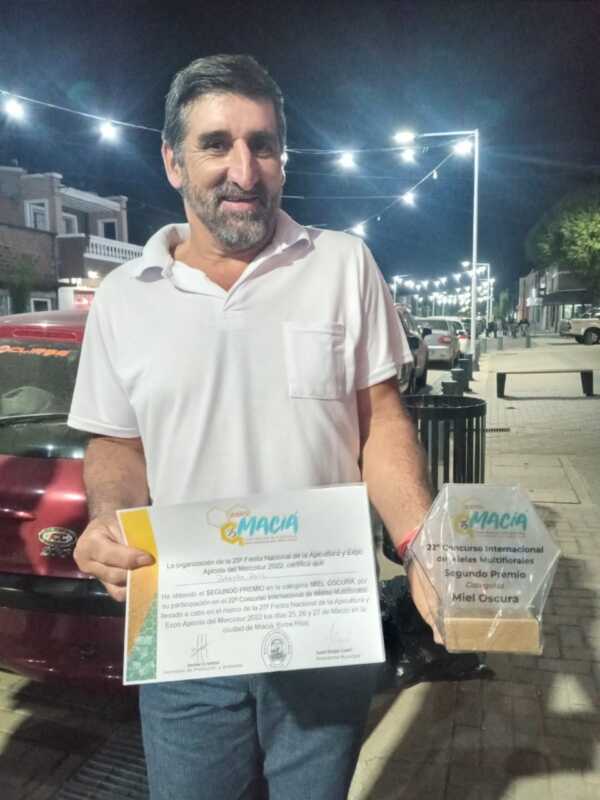 La miel misionera fue premiada en un certamen internacional 3 miel misionera 7