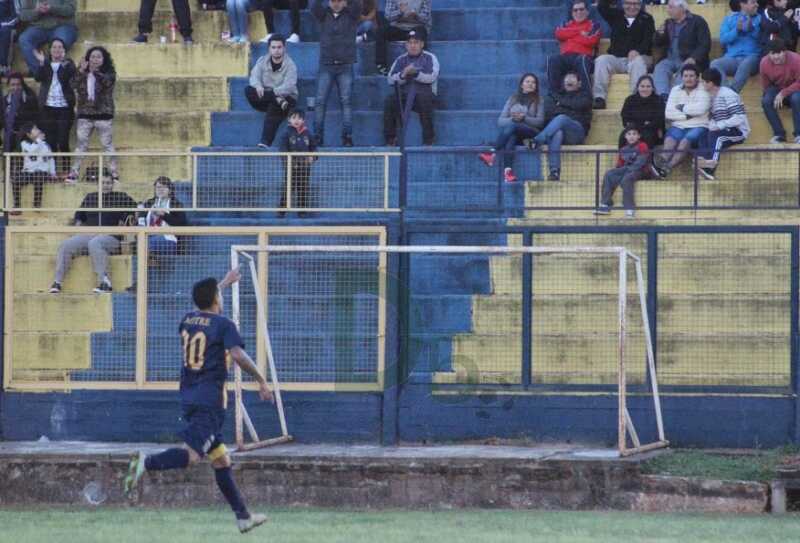 Mitre no tuvo piedad, goleó a Guaraní y se quedó con el clásico 1 mitreeeeeeeeee