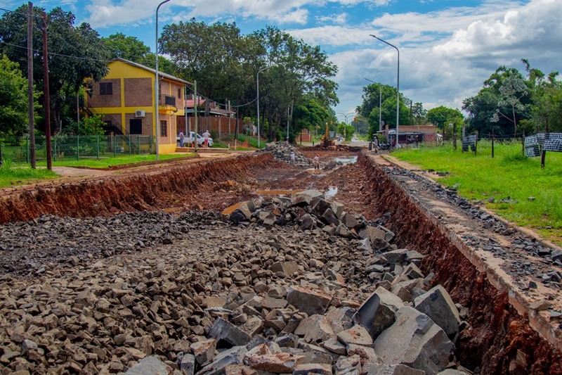 Finalizaron las obras de saneamiento y repavimentación sobre la avenida Centenario 4 munirepav5