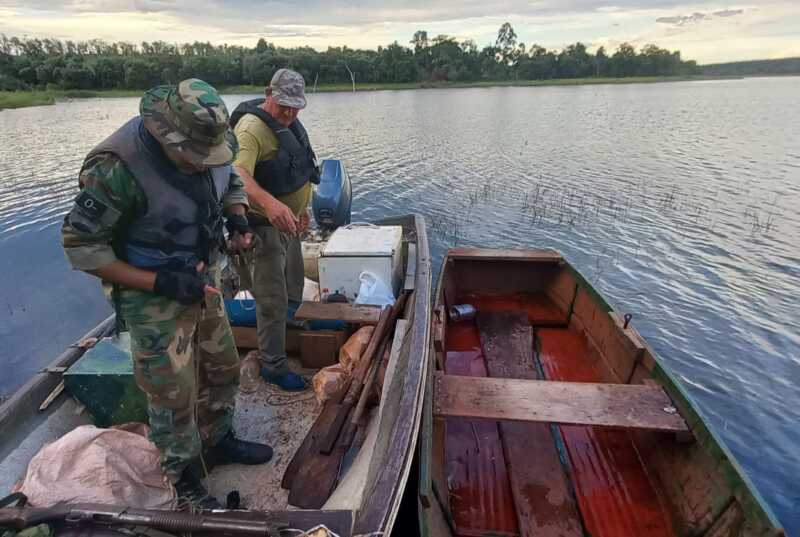Lago Urugua-í: decomisaron redes y una embarcación en operativo contra la pesca furtiva 2 pesca y caza furtiva 1