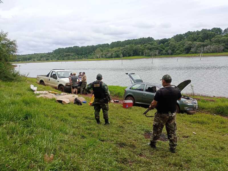 Sorprendieron a tres pescadores furtivos con redes en el lago Urugua-í 1 pescadores furtivos 2