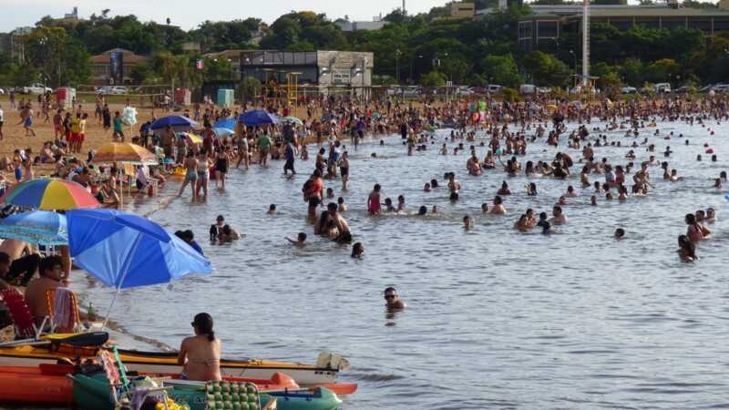 Por el calor, las playas de Posadas estuvieron repletas 1 playa 222