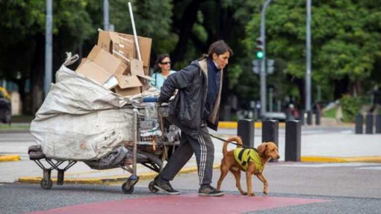 Más de 15 millones de argentinos son pobres: la pobreza subió al 32,3%