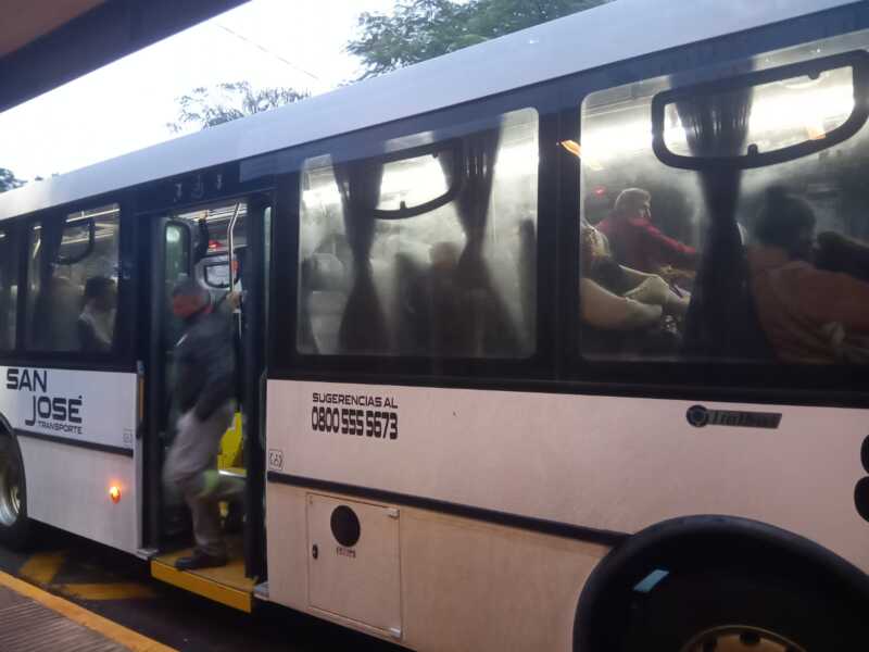 El recorte de frecuencias en colectivos dispara el uso de moto Uber en Posadas 1 san jose 1
