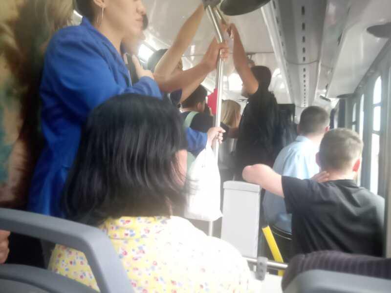Crecen las quejas a San José por falta de colectivos refuerzos en horario pico: “Es una tortura” 2 san jose 2