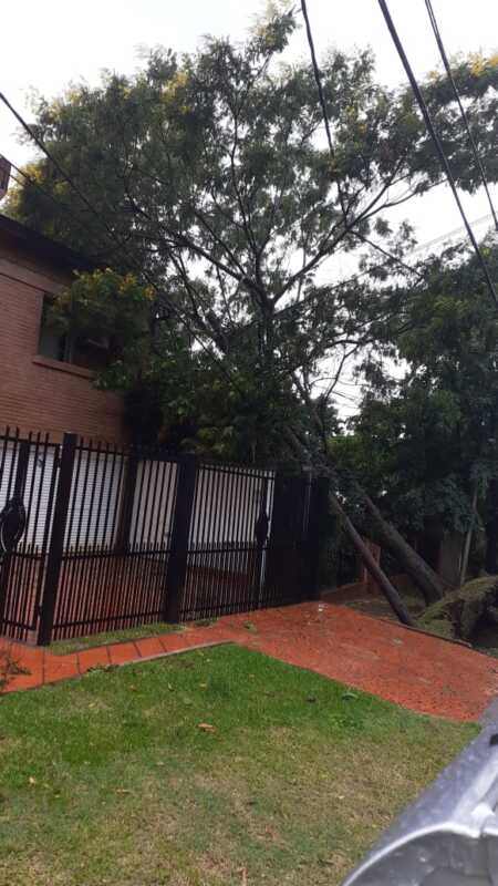 Unas 10 familias fueron asistidas luego del temporal en Posadas 4 tormenta1 1