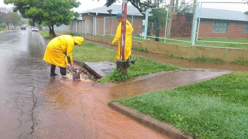 Frente a las lluvias, continúan las tareas de limpieza en Posadas 1 trabajos por lluvias 1