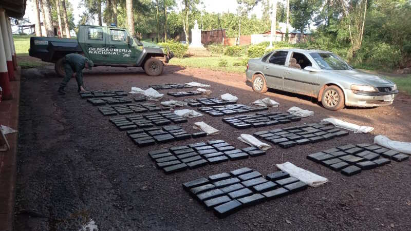 transportaba mas de 280 kilos de marihuana abandono su auto e intento huir 4