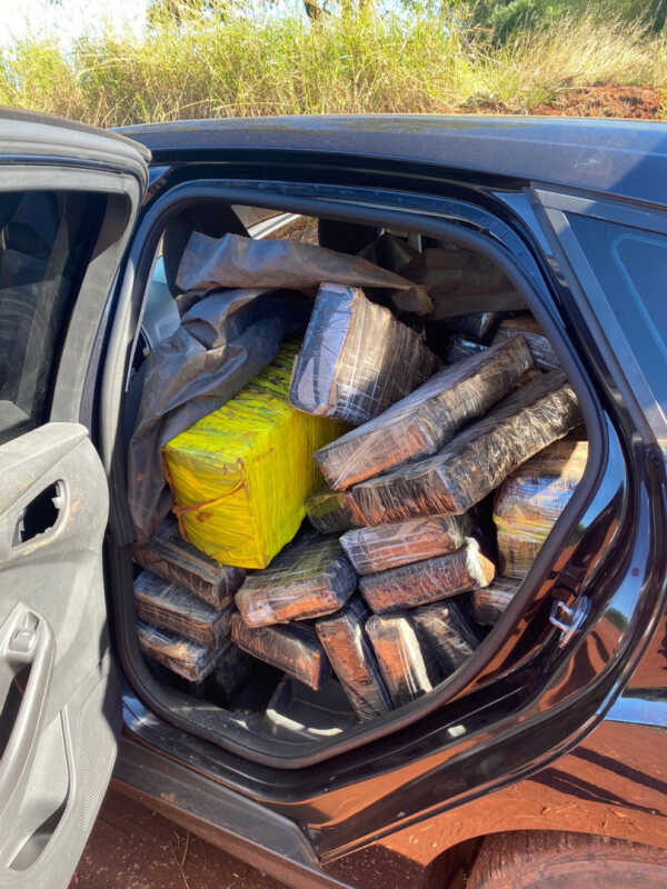 vehiculo fue hallado abandonado con 1.023 paquetes de marihuana 2