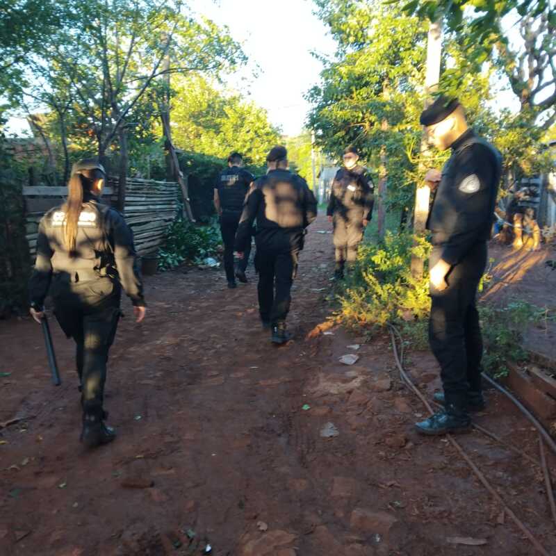 Cuatro detenidos por violento ataque a la policía durante una intervención por un hecho de violencia familiar 4 violencia familiar 4