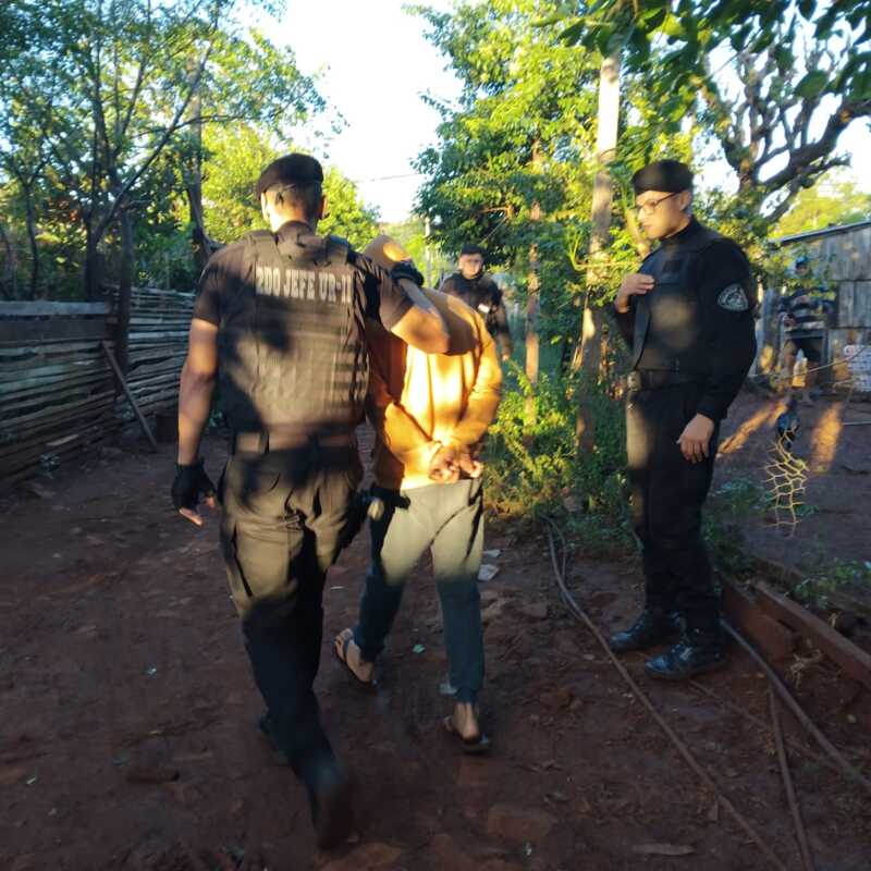 Cuatro detenidos por violento ataque a la policía durante una intervención por un hecho de violencia familiar 5 violencia familiar4