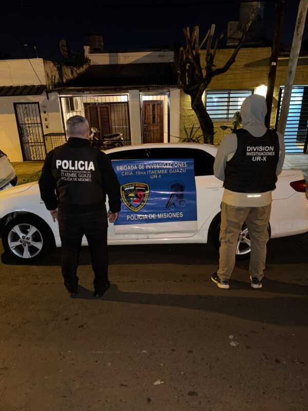 Posadas: tras persecución, desbaratan red narco y secuestran dos autos en Itaembé Guazú 2 dealers en posadas 3