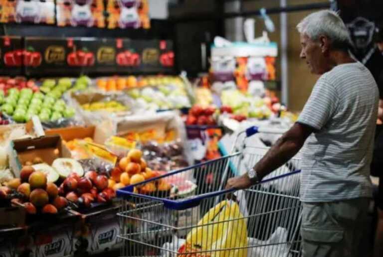 El salto del dólar de julio ya pegó en las góndolas y los alimentos suben 3,1%