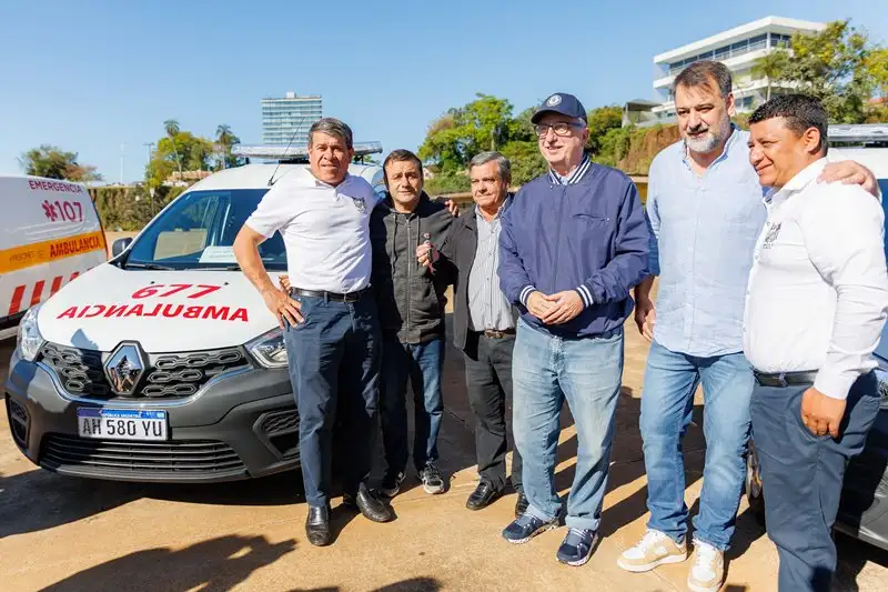 La Provincia entregó 10 ambulancias para reforzar el sistema sanitario en distintos municipios 4 Dos arroyos