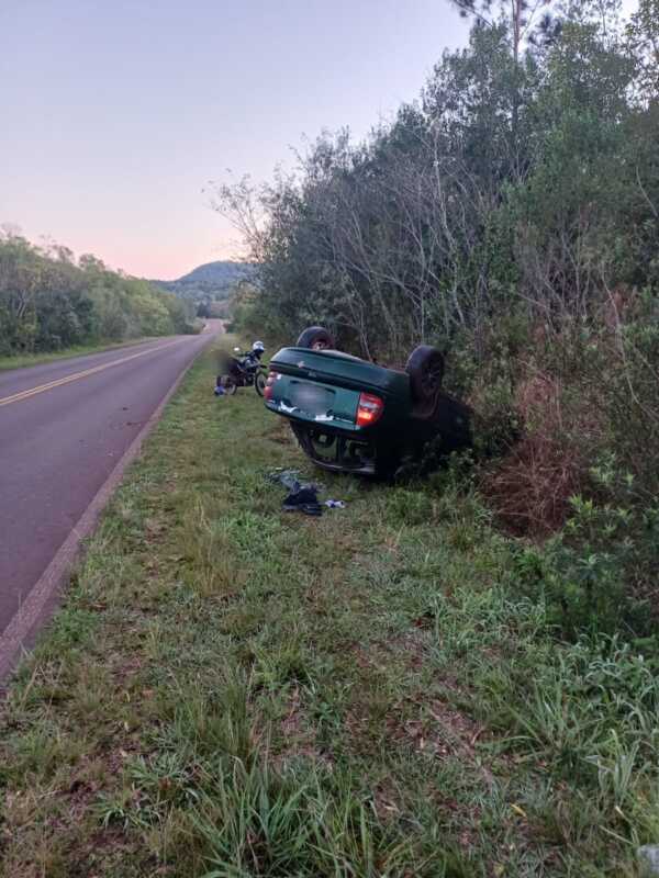 Un auto apareció volcado en la Ruta Provincial 5 y se desconoce el paradero de sus ocupantes 1 VUELCO 2
