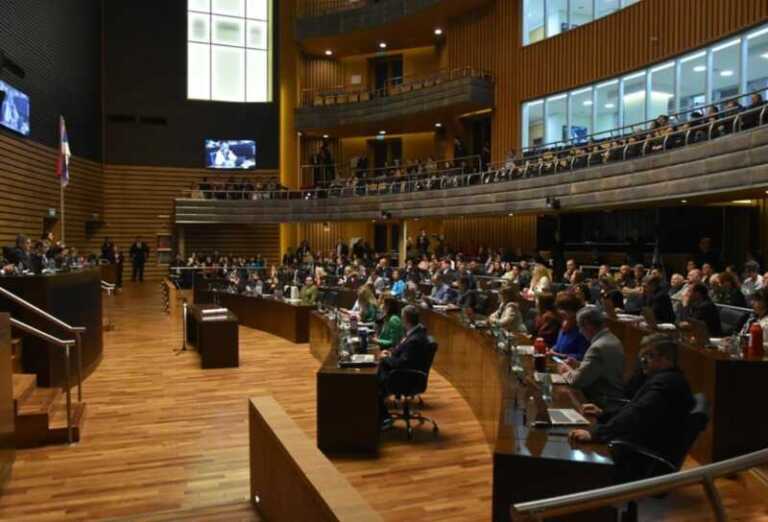 Legislatura: instituyeron fechas conmemorativas,  y crearon un programa de arborización con yerba mate