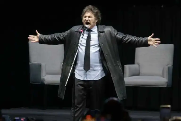 Antes de la nueva gira federal, Milei inicia la semana con el lanzamiento de su libro y un show musical